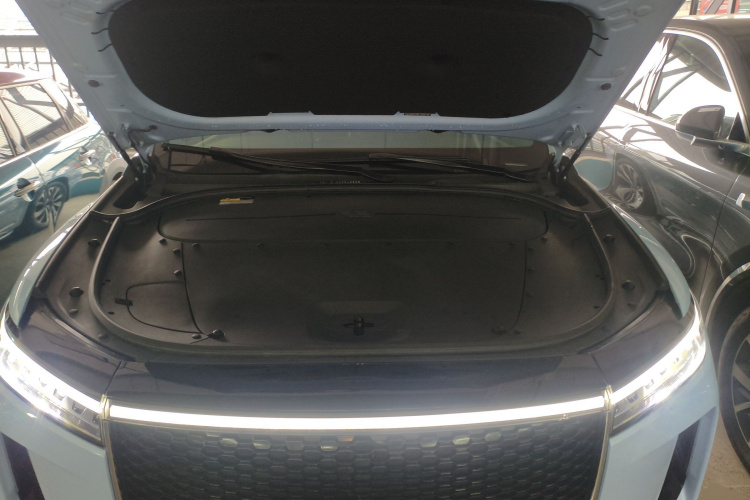 理想汽车 理想ONE 2020款 增程6座版机舱底盘24