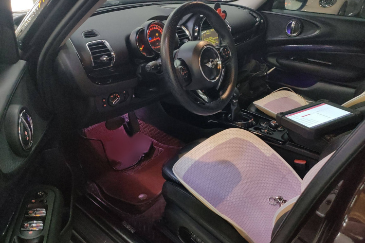 MINI Clubman 2016款 改款 1.5T COOPER 鉴赏家版局部细节19