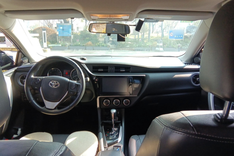 丰田 卡罗拉 2017款 改款 1.2T S-CVT GL-i真皮版中控内饰22