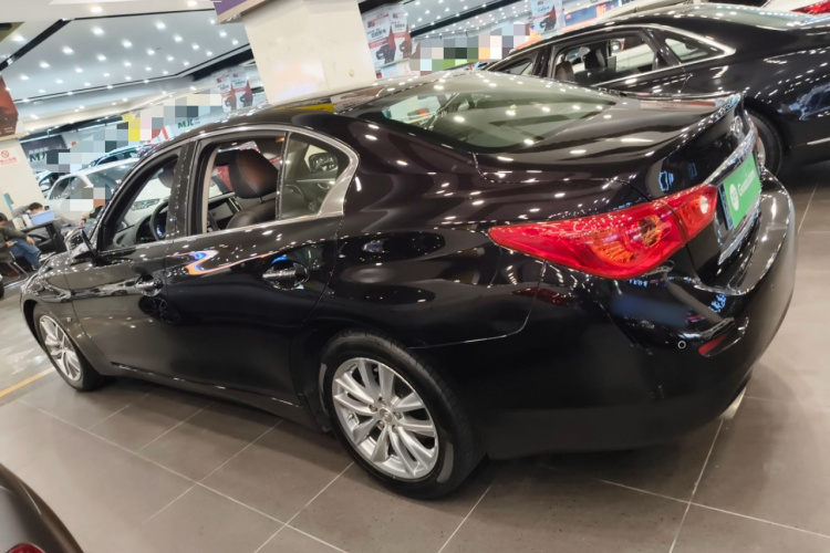 英菲尼迪Q50 2014款 3.7L 舒适版车身外观4