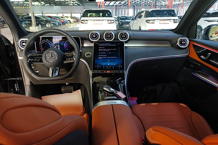 奔驰GLC 2025款 改款 GLC 260 L 4MATIC 豪华型中控内饰7002