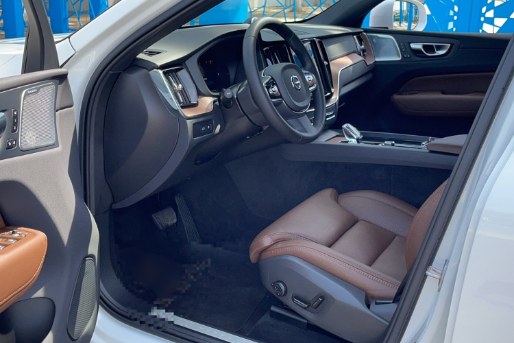 沃尔沃XC60新能源 2024款 T8 插电混动 长续航四驱智雅豪华版中控内饰7003