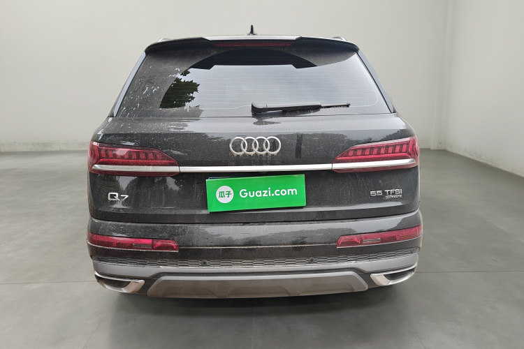 奥迪Q7 2023款 55 TFSI quattro S line运动型车身外观6