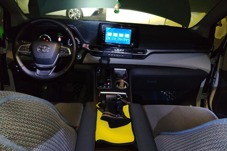 丰田 赛那SIENNA 2023款 2.5L混动 舒适版中控内饰12