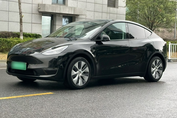特斯拉 Model Y 2021款 标准续航后驱版车身外观1