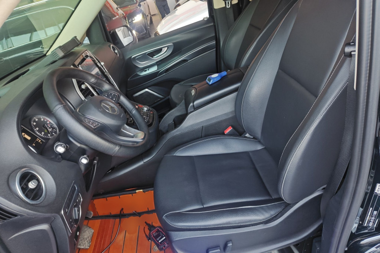 奔驰 威霆 2018款 2.0T 商务版 国VI局部细节19