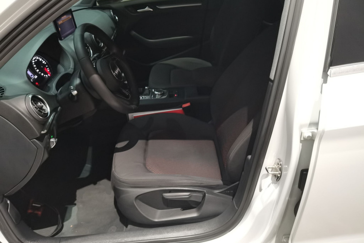 奥迪A3 2018款 30周年年型 Limousine 35 TFSI 进取型局部细节19