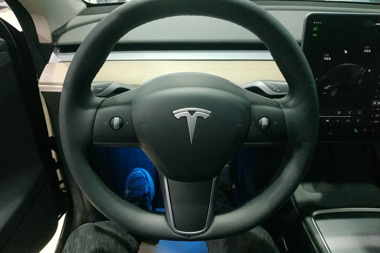 特斯拉 Model Y 2022款 改款 后轮驱动版中控内饰13