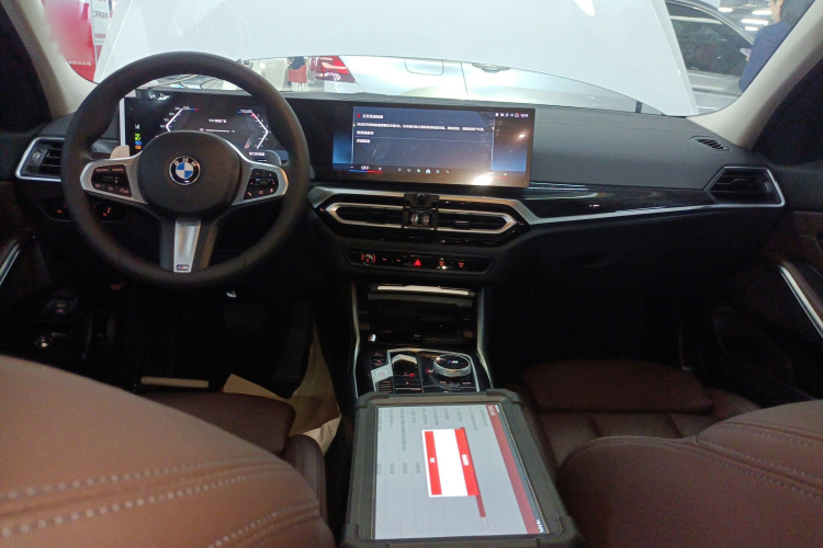 宝马3系 2024款 325Li M运动套装中控内饰12