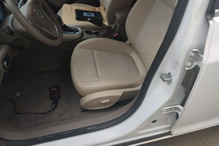 别克 英朗 2013款 GT 1.6L 自动时尚版中控内饰19