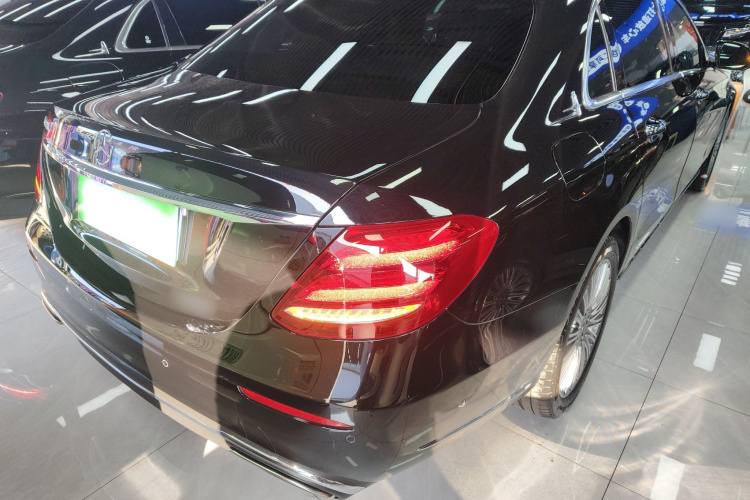 奔驰E级 2020款 改款 E 300 L 时尚型车身外观7