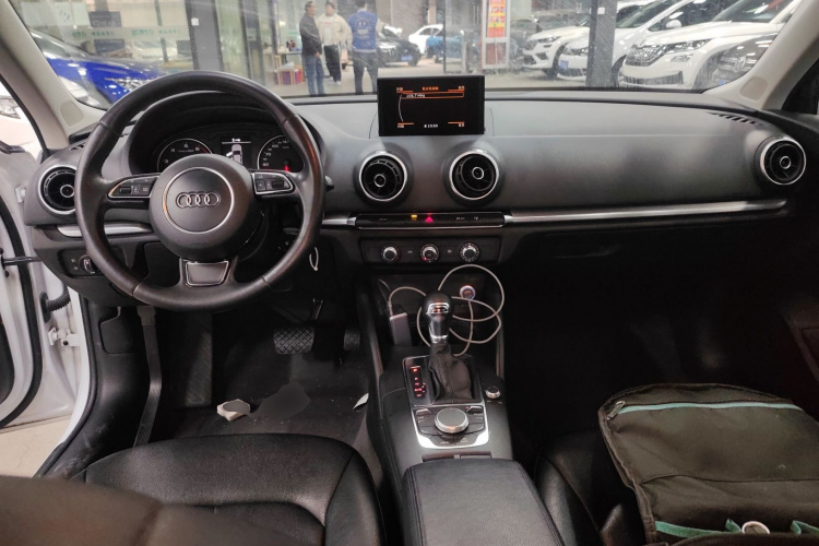 奥迪A3 2015款 Sportback 35 TFSI 百万纪念智领型中控内饰12
