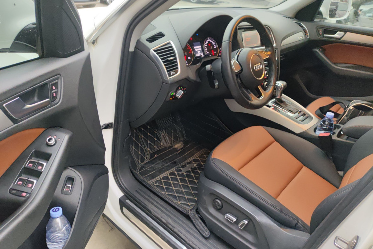 奥迪Q5 2016款 40 TFSI 进取型中控内饰7003