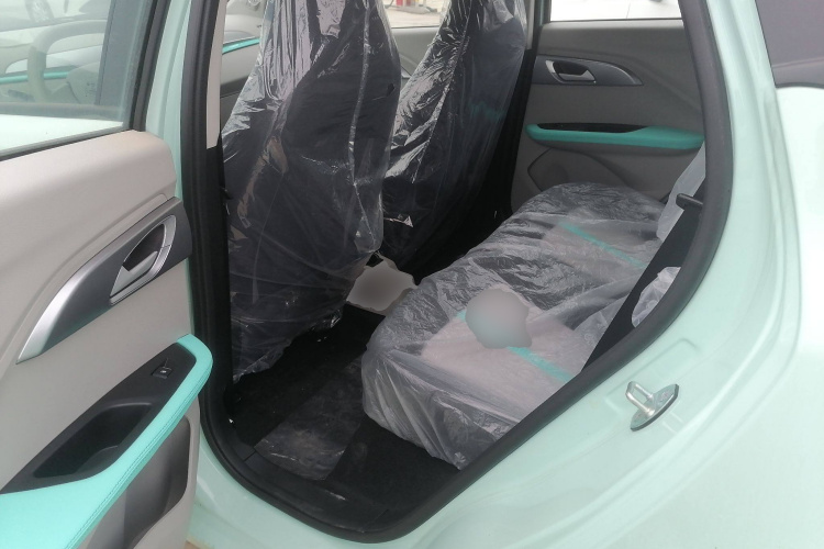 江铃集团新能源 易至EV3 2025款 Plus 330KM舒适型中控内饰7004