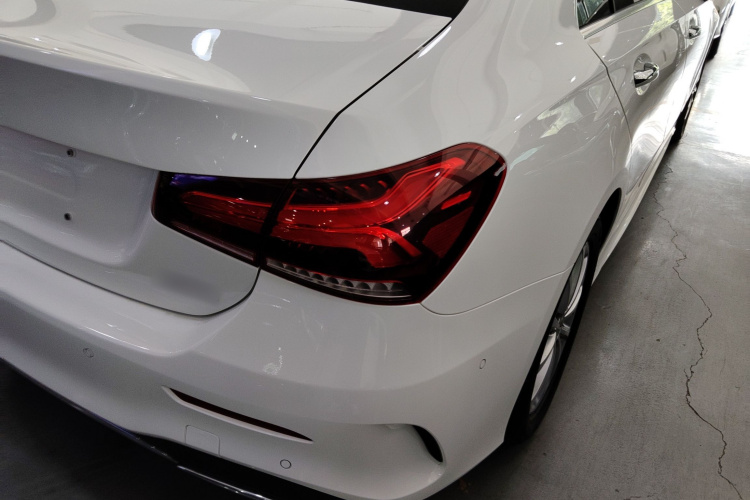 奔驰A级 2020款 A 200 L 运动轿车车身外观9