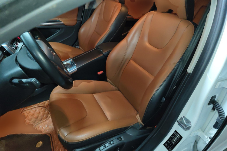 沃尔沃S60 2019款 S60L 改款 T5 智进进阶版中控内饰19