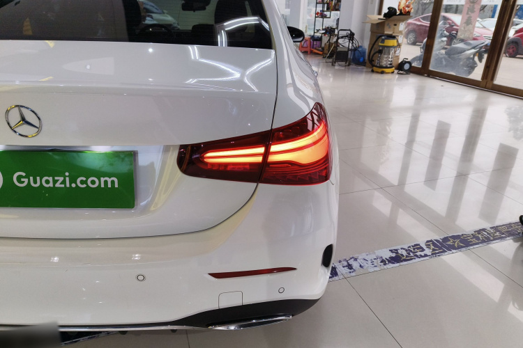 奔驰A级 2023款 A 200 L 时尚型车身外观9