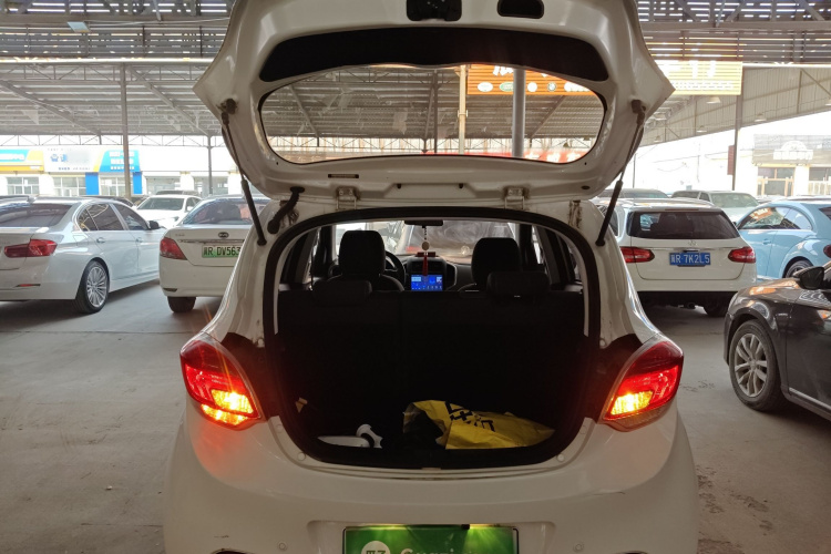 长安欧尚 奔奔E-Star 2021款 国民版 心悦版（快充版）磷酸铁锂（31.95kWh）机舱底盘23