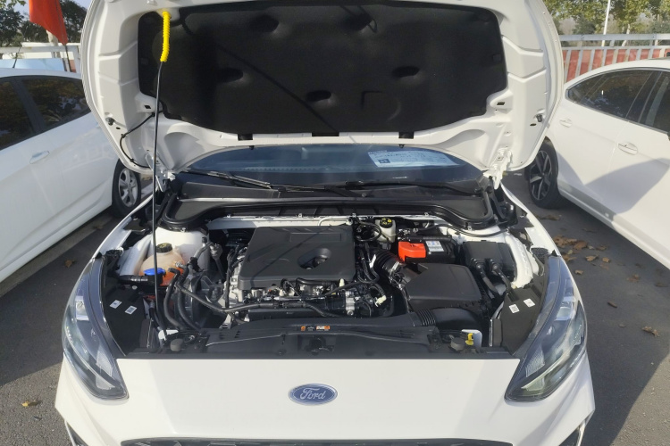 福特 福克斯 2021款 三厢 EcoBoost 180 自动ST Line机舱底盘24