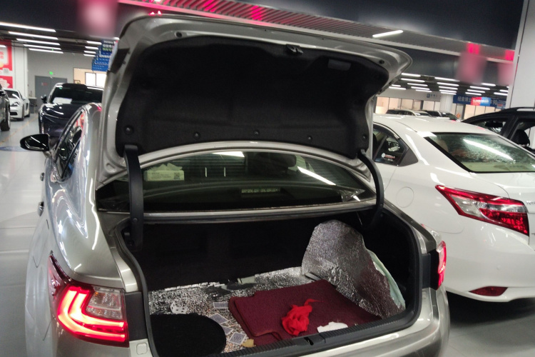 雷克萨斯ES 2015款 300h 舒适版机舱底盘23