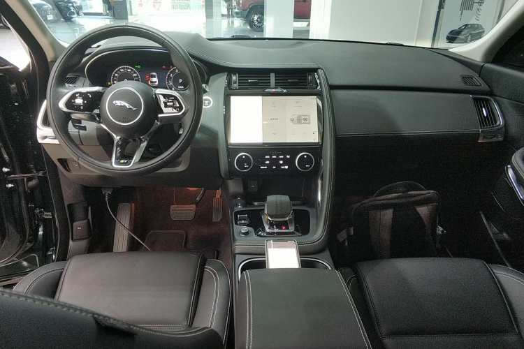 捷豹E-PACE 2024款 耀黑运动版 R-DYNAMIC SE BLACK中控内饰7002