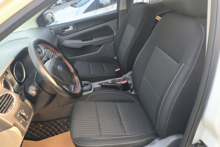 福特 福克斯 2013款 两厢经典 1.8L 自动基本型中控内饰19