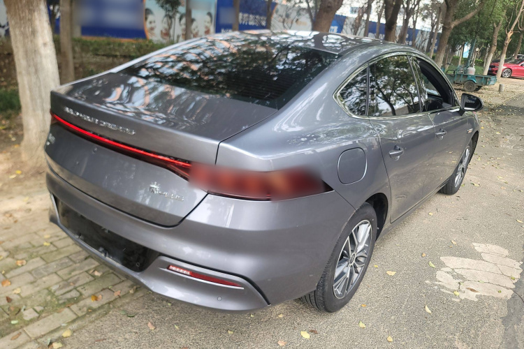 比亚迪 秦PLUS 2024款 荣耀版 EV 420KM领先型车身外观6005