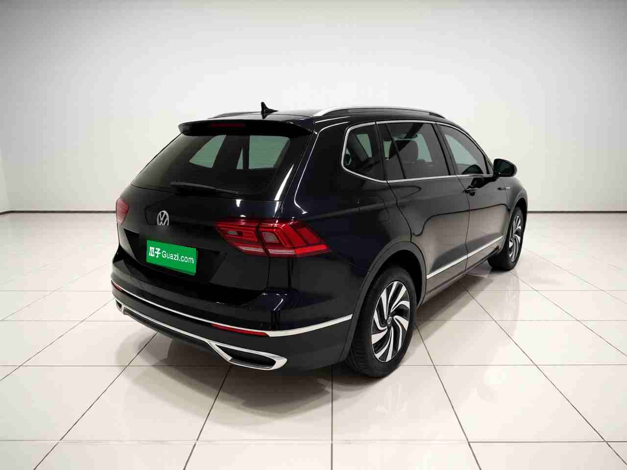 车辆右后45度外观展示