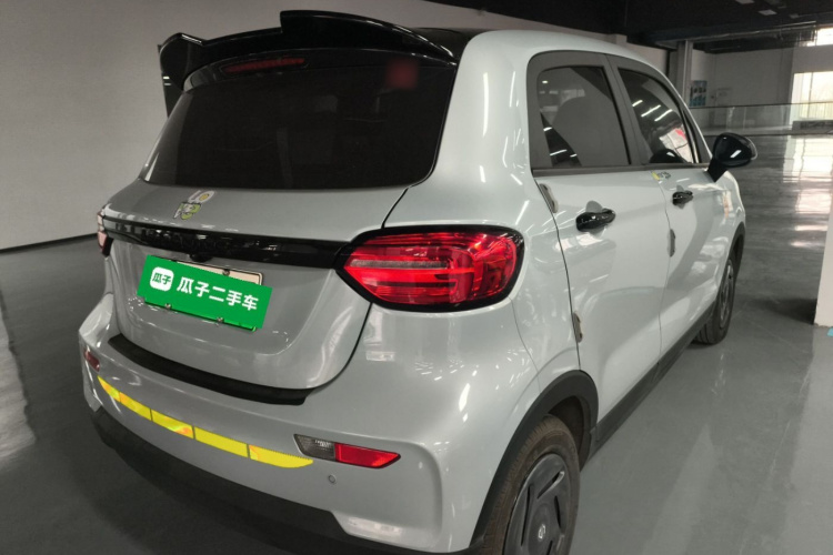 零跑汽车 零跑T03 2023款 200轻享版车身外观7