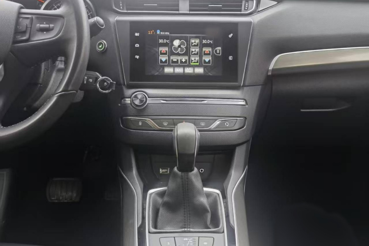 标致408 2016款 1.6T 自动豪华版中控内饰7003