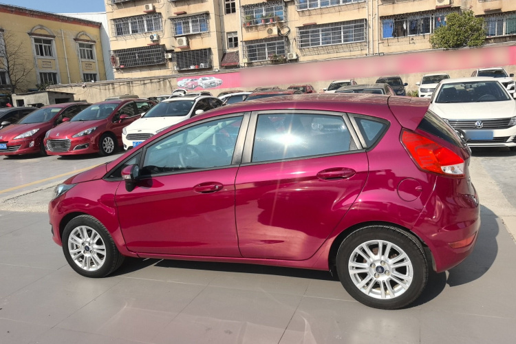 福特 嘉年华 2013款 两厢 1.5L 自动时尚型车身外观4