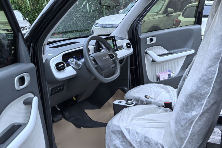 吉利银河 2025款 210km 熊猫卡丁中控内饰7003