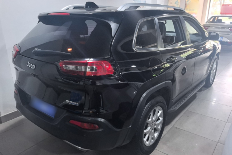 Jeep 自由光 2016款 2.4L 专业智能版车身外观7