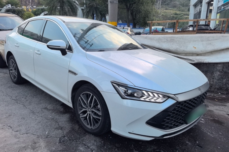 比亚迪 秦PLUS 2021款 DM-i 120KM 旗舰型车身外观3