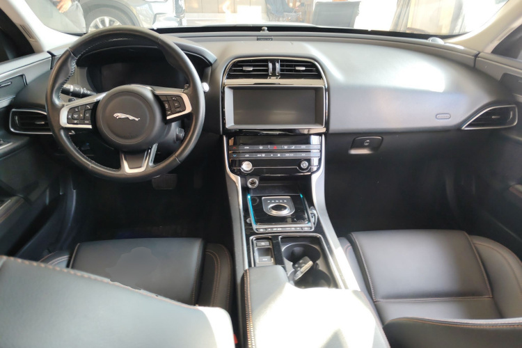 捷豹XEL 2019款 2.0T 200PS 尊享版中控内饰12