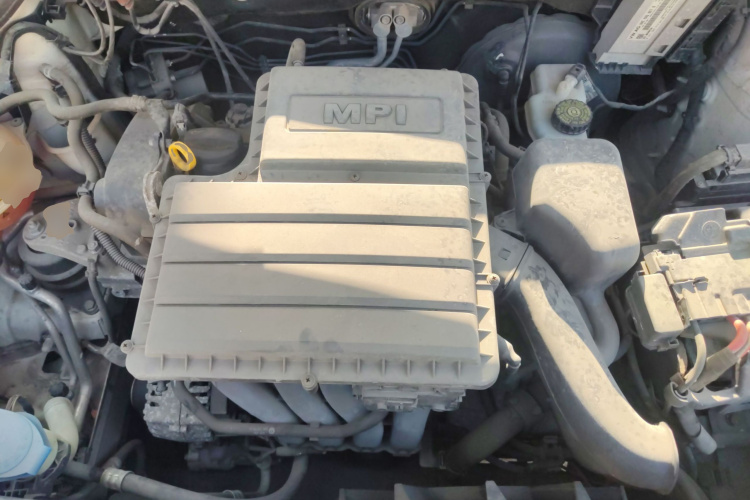 大众 Polo 2014款 1.6L 自动舒适版机舱底盘24