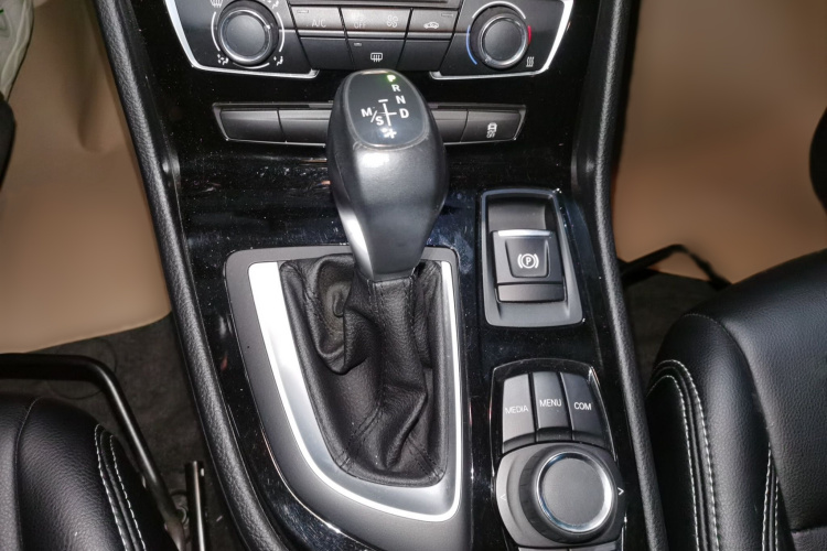 宝马2系旅行车 2018款 218i 时尚型局部细节18