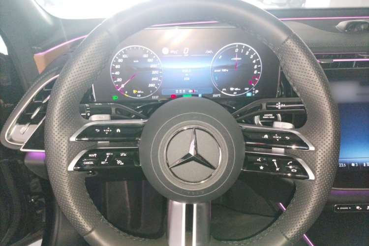 奔驰E级新能源 2024款 E 350 e L 插电式混合动力运动轿车中控内饰13