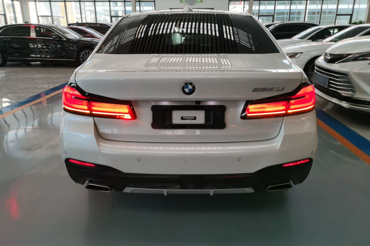 宝马5系 2022款 改款二 525Li M运动套装车身外观6