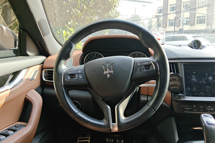 玛莎拉蒂 Levante 2022款 2.0T GT锋芒版中控内饰13