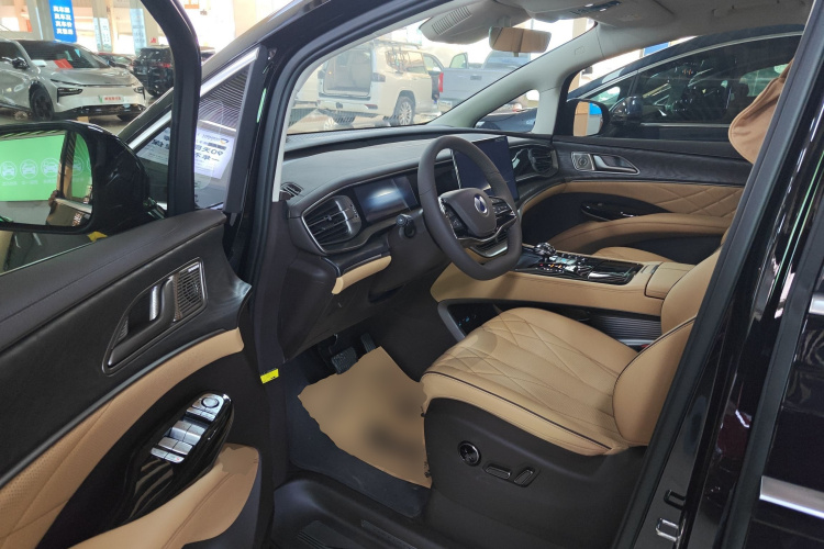 腾势D9 2024款 DM-i 1050 尊享型中控内饰20