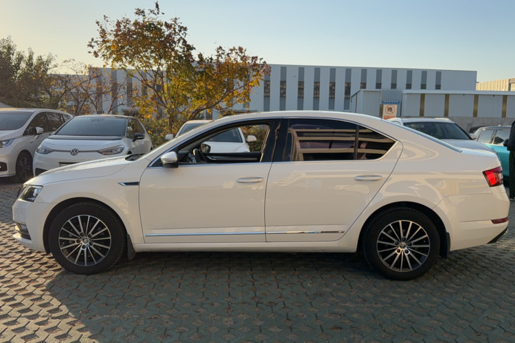 斯柯达 明锐 2019款 1.5L 自动智行豪华版 国VI车身外观6006