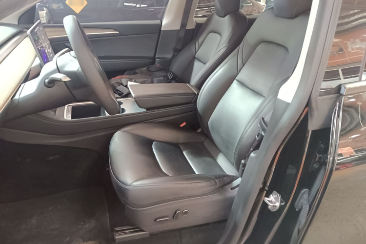 特斯拉 Model Y 2021款 标准续航后驱版中控内饰19