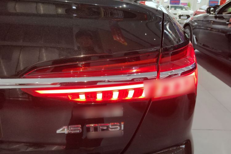 奥迪A6L 2020款 45 TFSI quattro 臻选动感型车身外观9