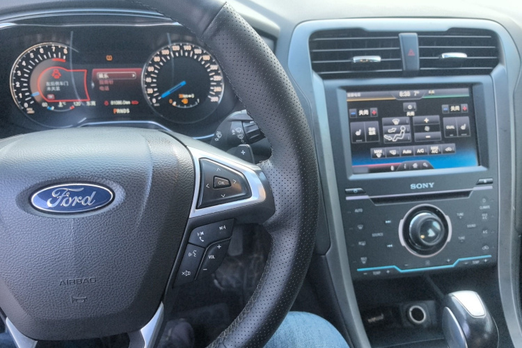 福特 蒙迪欧 2013款 2.0L GTDi240豪华运动型中控内饰12