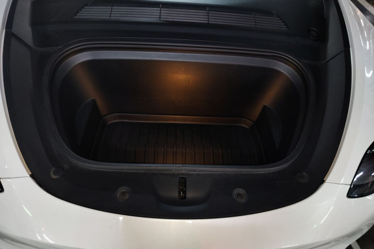 特斯拉 Model Y 2022款 长续航全轮驱动版局部细节24