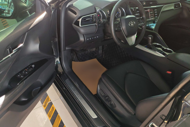 丰田 凯美瑞 2018款 双擎 2.5HG 豪华版中控内饰7003