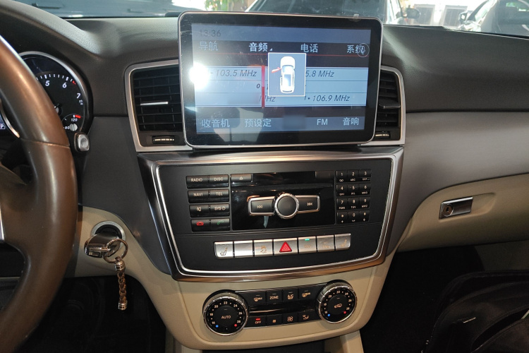 奔驰M级 2014款 ML 320 4MATIC局部细节16