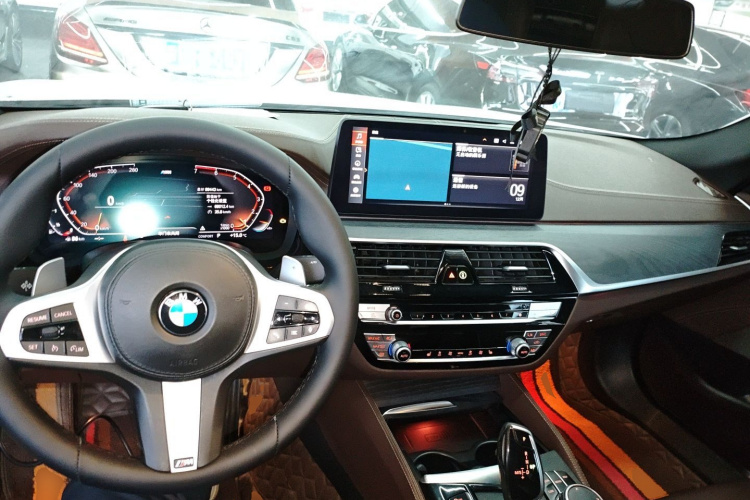 宝马5系 2021款 530Li 领先型 M运动套装中控内饰12