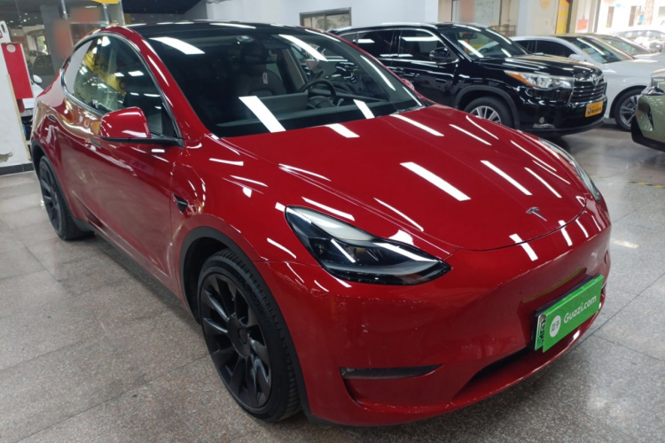 特斯拉 Model Y 2021款 长续航全轮驱动版车身外观3